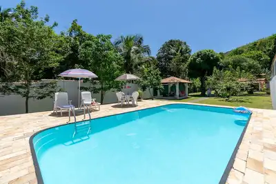 Image de Linda casa com lazer completo em meio à natureza