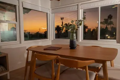 Image de Surfrider Sanctuary - 2bd/1ba Newly Remodeled w/ Oceanview Deck w/ garage
