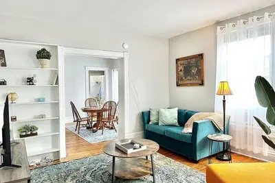 Image de Downtown Oak Park/Fast Wifi/Free Parking/ Victorian Home/Sleeps 6