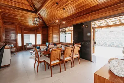 Image de Casadecastelhanos 50m Praia, 4suĂtes C/ar, Lazer Ideal Para FamĂlia com Criança