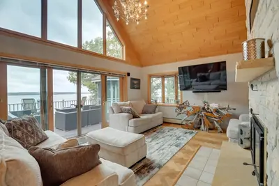 Image de Pelican Lake House w/ Boat Dock and Sauna!