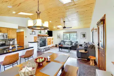Image de Large Yard, Patio + Gas Grill: Show Low Cabin