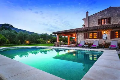 Beautifully Renovated Villa, A/C, Private Pool, Mountain Views - 15mins Walk to Old Town Pollenca!