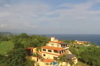 Image de Beautiful  home with Ocean View and pool