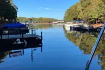 Image de Cabin Lake Hartwell near Clemson and Greenville