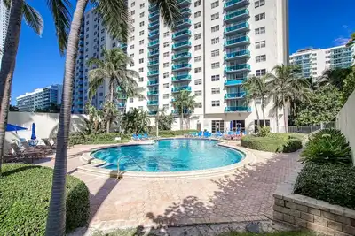 Image de Beachfront King Bed Oceanview apartment, Pool\/Gym