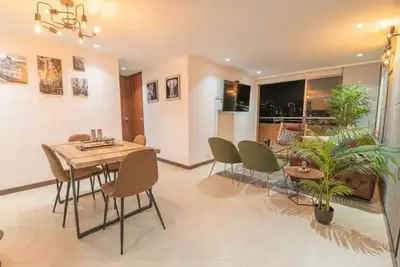 Image de High-Rise two-bedroom apartment!