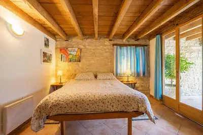 Image de Maison de vacances 'L'arbre - Gîtes De La Tournerie' avec piscine partagée, jardin partagé et Wi-Fi