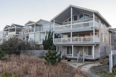 Image de Dolphin's Den - Oceanfront - North End Vb