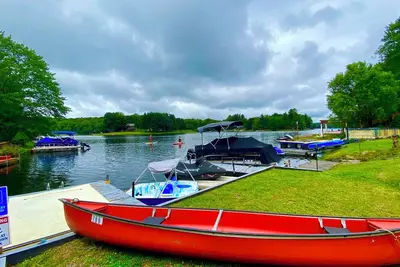 Image de Lakefront Oasis: Private Dock, Kayaks, Canoe, Pedal & Paddle Boat @the Hideout