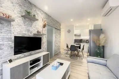 Image de Appartement meublé 2 pièces calme et ensoleillé entièrement neuf, tout confort,