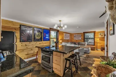 Image de Stylish 2br Walk to Ski Slopes