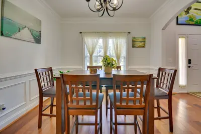 Image de High Point Vacation Rental w/ Private Deck!