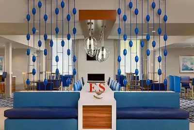 Image de Spacious and Modern Suites Near Bushmaster Park, Pets are Allowed, Pool!