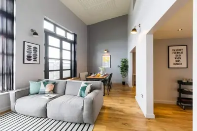 Image de Loft Penthouse + gated parking + 300mbps Wi-Fi