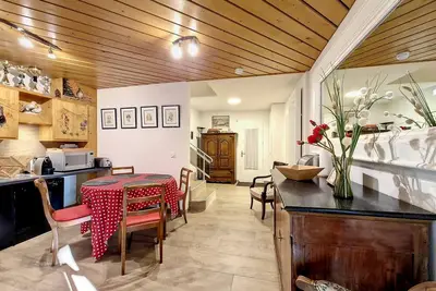 Image de Appartement charmant rénové avec jardin, garage et Wifi