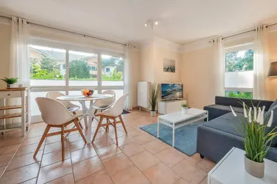 Image de Küstenliebe - Moderne und Gemütliche Wohnung mit Weitläufiger Terrasse