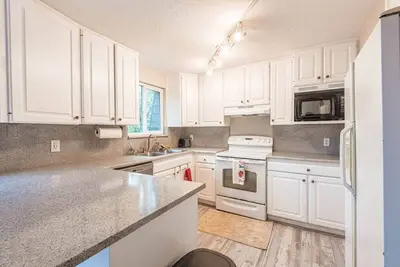 Image de Sleek & Snug | Urban Retreat Mins from Downtown