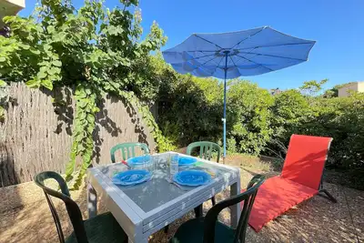 Image de Joli 2 pièces avec jardinet, parking privé, à 100m de la plage - Sète