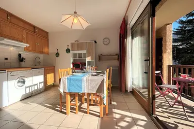 Image de Appartement cosy pour 4 pers, 400m pistes et village, balcon, parking et casier à skis, La Salle-les-Alpes