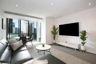 Image de A Modern 2br Apt with City Views, Free Parking