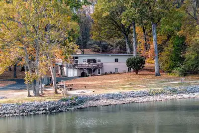 Image de Gorgeous Lakefront! · 3br/2ba · Gameroom