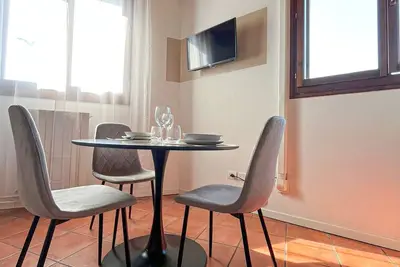 Image de Elegante Appartamento con Parcheggio Vicino All'aeroporto e al Centro di Bologna