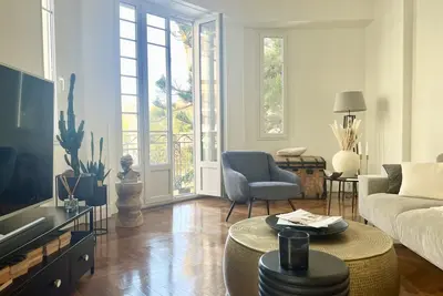 Image de Mj-Select - Baquis Luxueux 115m2- 3 Chambres, centre ville, parking, clim
