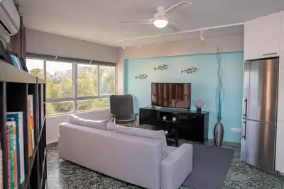 Image de Première ligne Méditerranée Sea Beach location de vacances Condo avec cuisine complète