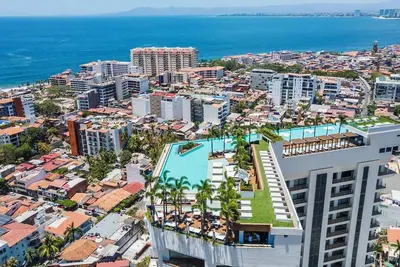 Image de Stunning Condo in Soho Pv Best Rooftop Pool!