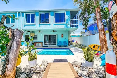 Image de Canal Front Oasis with Private Pool: Your Perfect Waterfront Getaway!