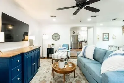 Image de M'Homestead Cottage - 2br 1ba - Walk to Tech