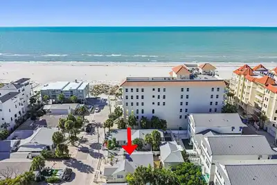 Image de Clearwater Beach Cottage Sleeps 14! Steps to the Beach, Beach Gear included!