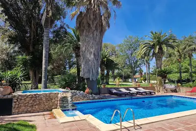Gîtes dans parc arboré- Le Cabanon d'Anaïs