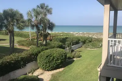 Image de Beautiful Venice Beach beachfront condo with private beach access, balcony, pool
