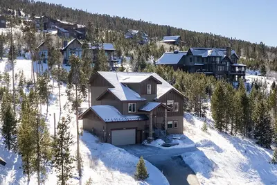 Image de Huge Ski in/Out, 5 King Suites, Hot tub, Large Groups!