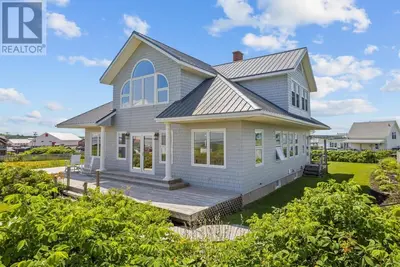 Ocean View Cottage In The Heart Of North Rustico- Seconds To Beach & Restaurants