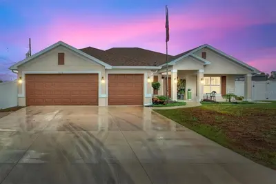 Venice Oasis: Nearly New 5 Bdr, 3 bath. 7 Min to Beach, Sleeps 11, Private Pool!