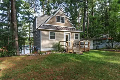 Image de Whispering Pines on the Lake