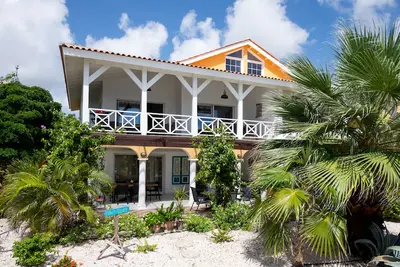 Image de Private Resort located at the Spanish Water near Jan Thiel Culinary Beach.