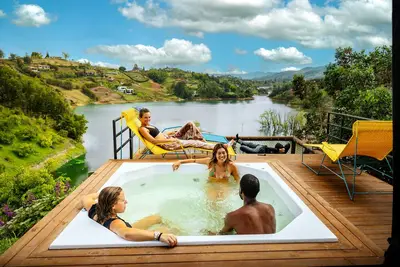 Image de Casa Chévere - Vibrant & Fun Lakeside Oasis