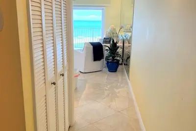 Image de Coastal Oceanfront Condo - Steps from the Beach