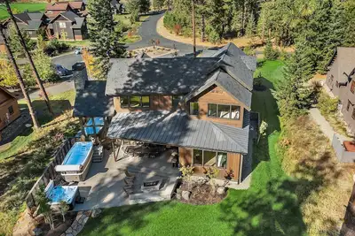 Image de Suncadia's #1 6br/6ba Luxury Retreat! Huge Swim Spa*Hot Tub*Game Room*5 Mstrs