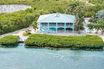 Image de Oceanfront Seclusion, Oceanfront with pool