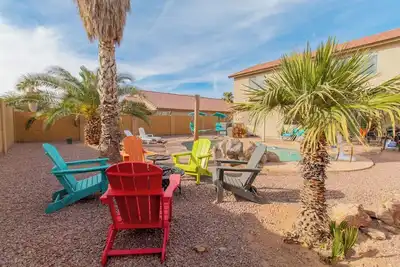 Image de Heated Pool - King Bed - Firepit - Work Station