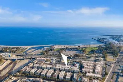 Image de Oceanview rooftop deck, pool, hot tub | Doho Haus