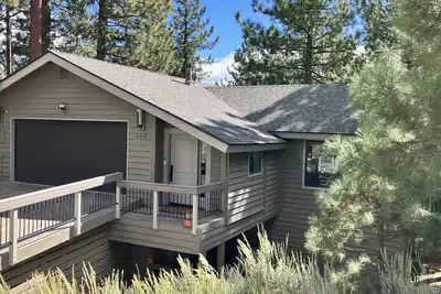 Image de Large upscale 5 bedroom home close to town