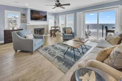 Image de Luxury Coastal Living | Seaview Oceanside Condo w/ Private Beach