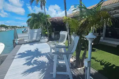 Image de It's always Tiki Time at this updated Gem with Cabana Club Access!