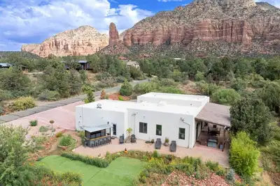 Image de Luxe Villa - Swim Spa & Views! (New! )